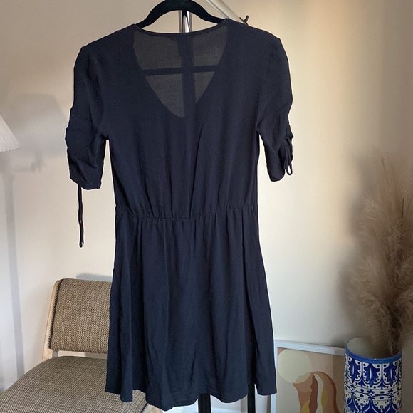 ✨H&M✨ Crêped Dress Size 2 - Picture 6 of 9